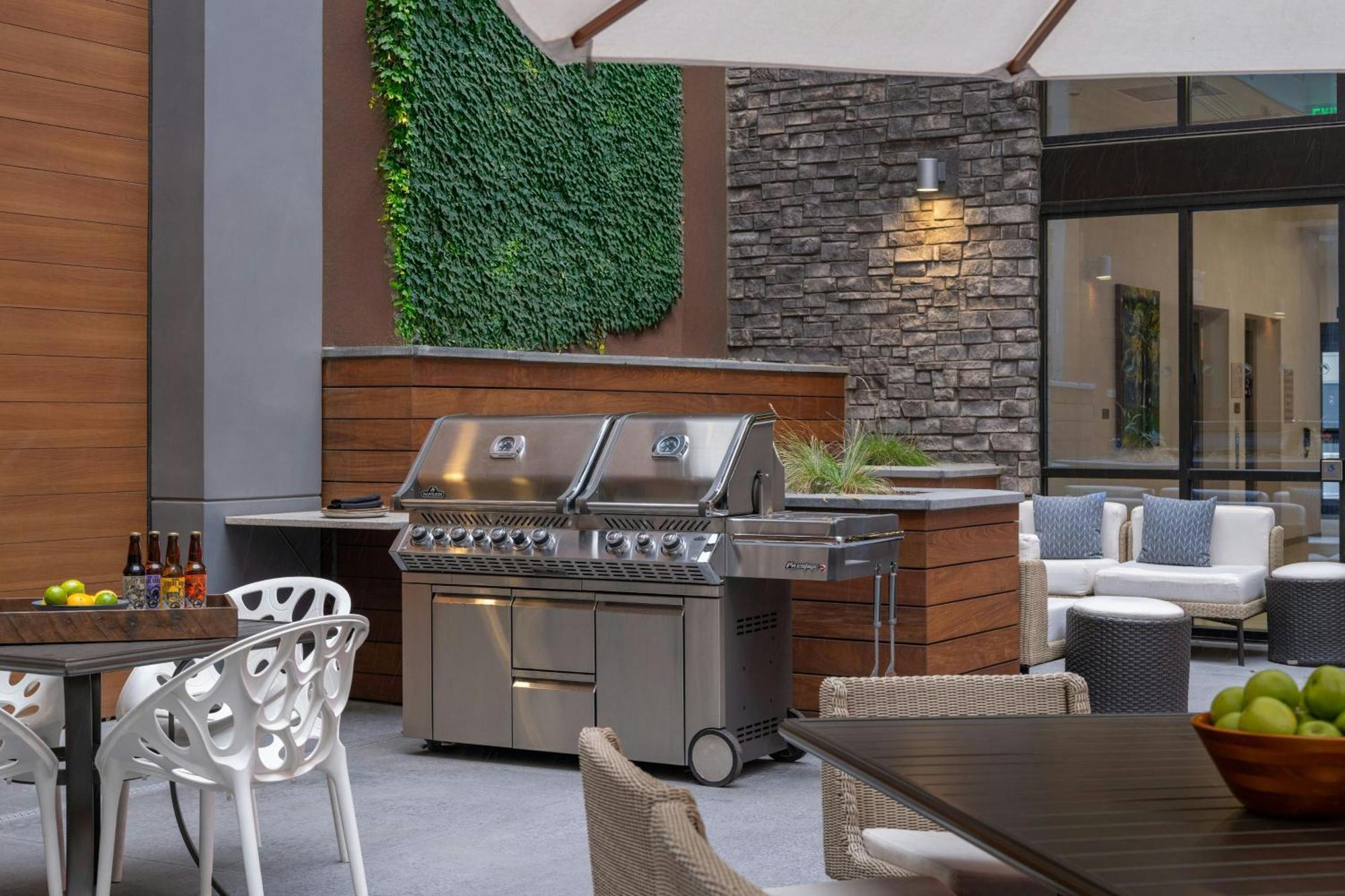 Springhill Suites By Marriott Colorado Springs Downtown Экстерьер фото